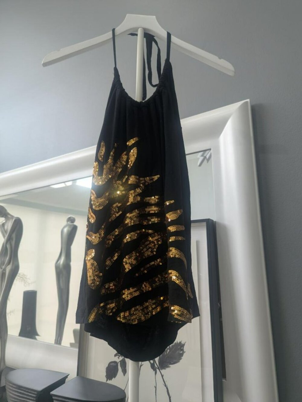 2B bebe Black & Gold Sequin Halter Top – Size L
